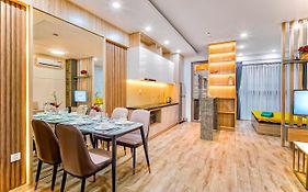 Monday Premium Aparts - Highclass Building And Central Spot